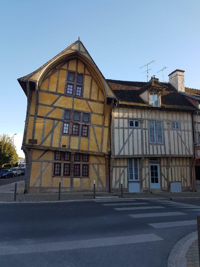 Appartement Du Vieux トロワ エクステリア 写真